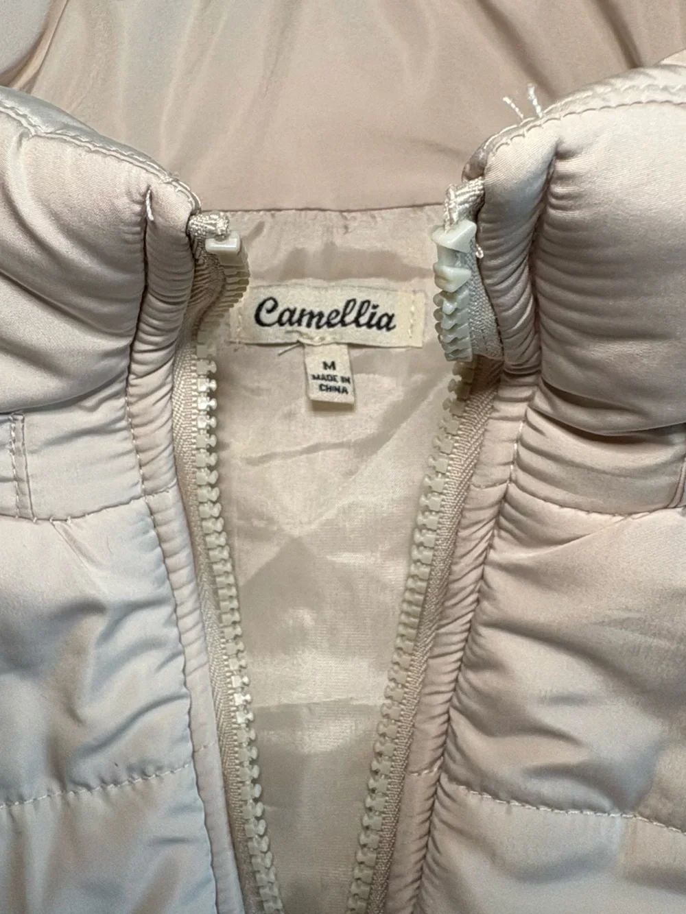 Camellia Women's Puffer Drawstring Waist Vest in Light Cream size medium